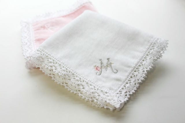 ホワイトデーに贈るハンカチにいい意味はある？ネガティブ要素にも注意